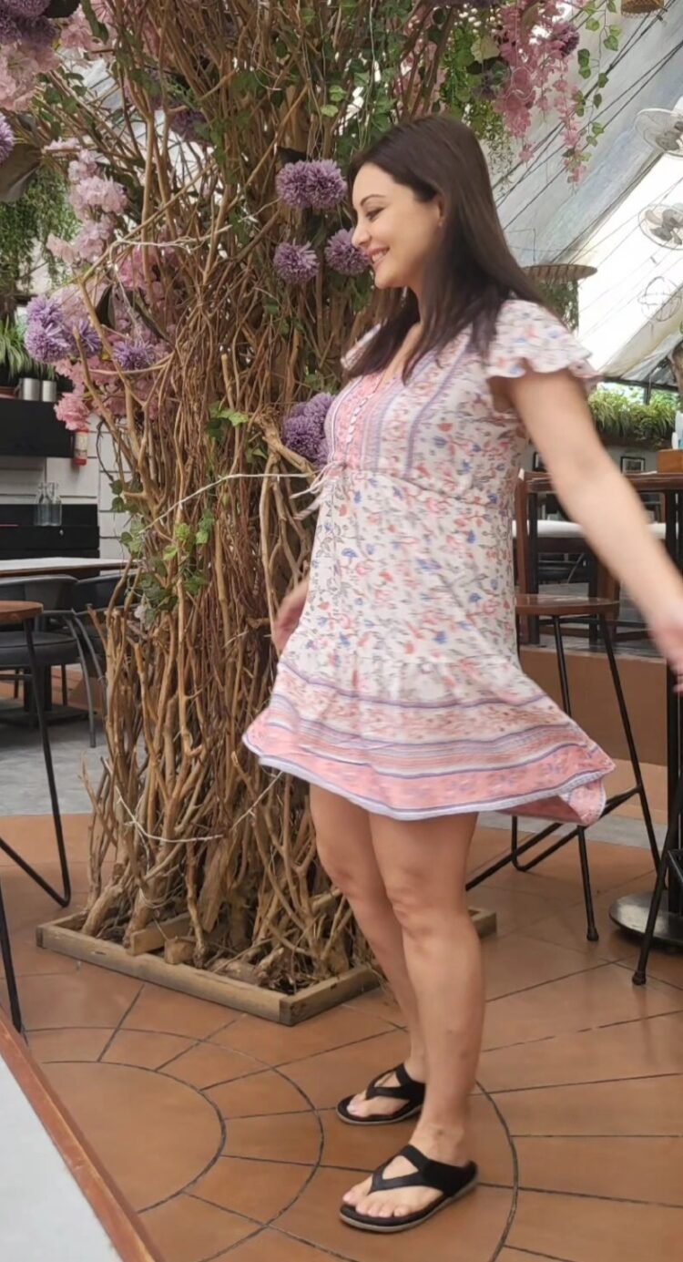 minissha lamba feet 3