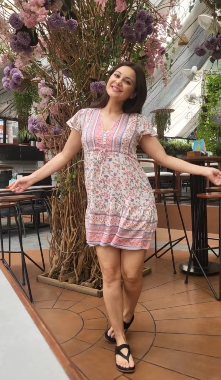 minissha lamba feet