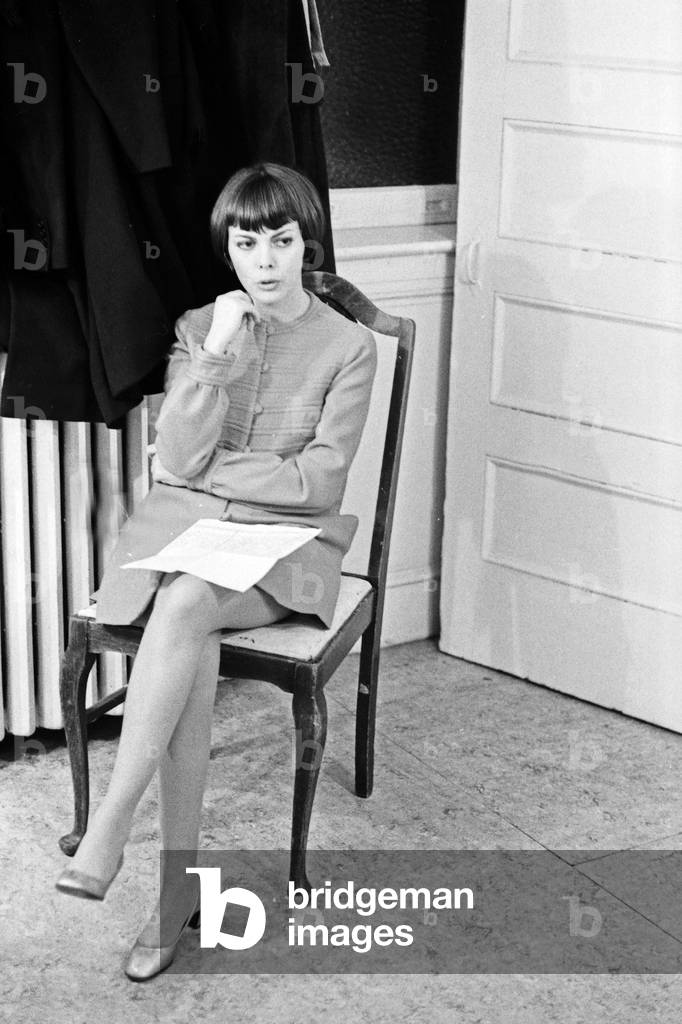 mireille mathieu feet 5