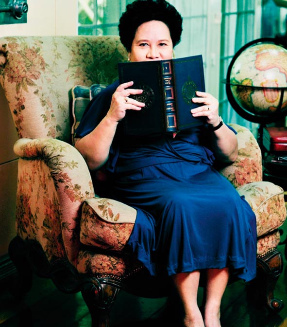 miriam defensor santiago feet 3