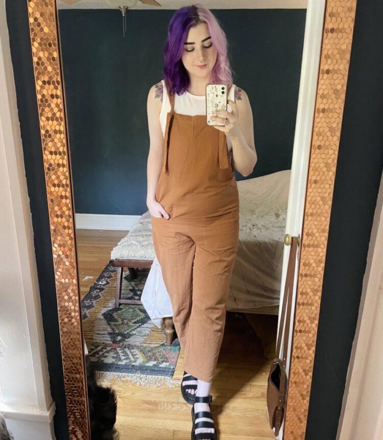 mischa crossing feet