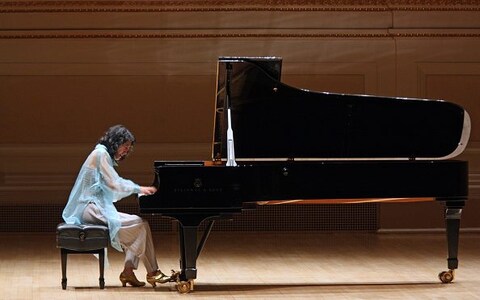 mitsuko uchida feet 4