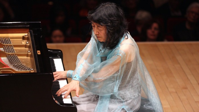 mitsuko uchida feet 5