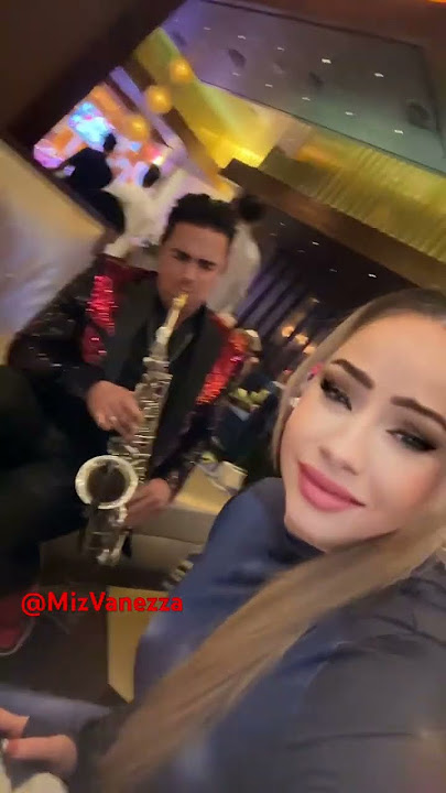 miz vanezza feet 5