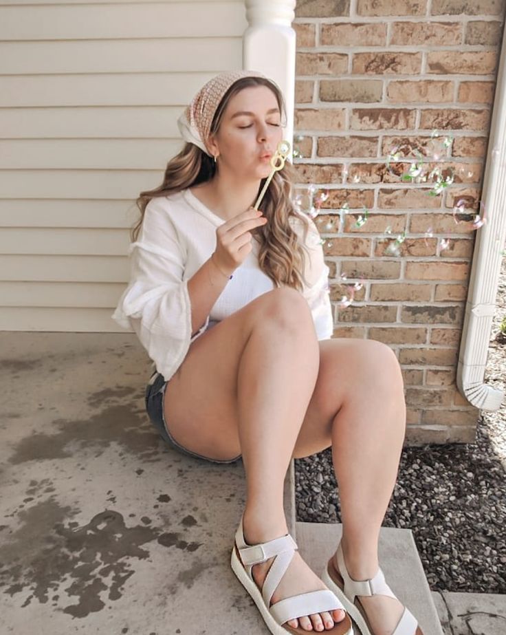 model bubbles feet 5