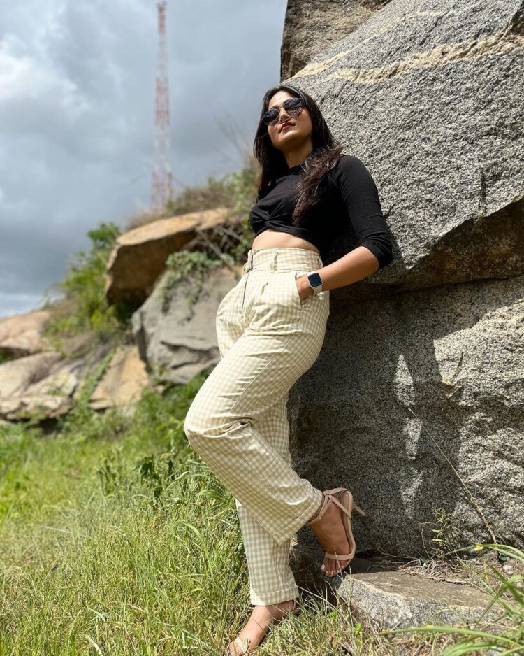 mokshitha pai feet 1