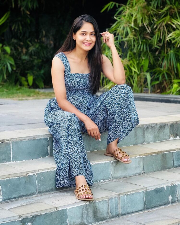 mokshitha pai feet 3