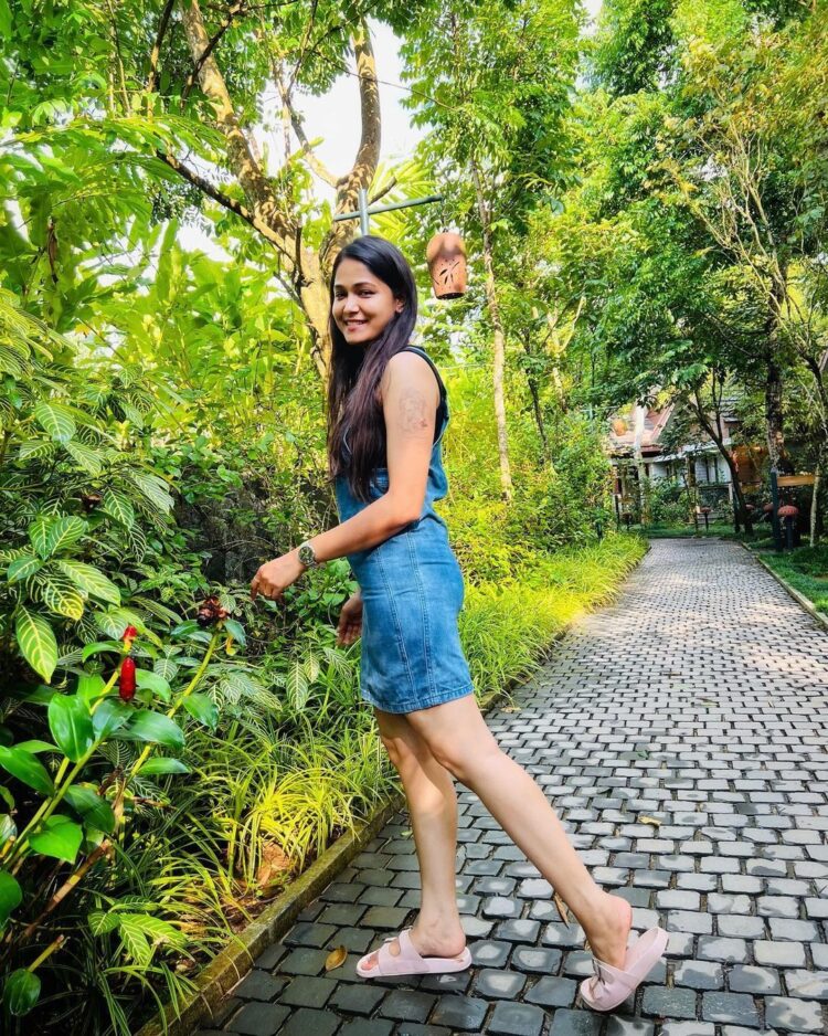 mokshitha pai feet 5