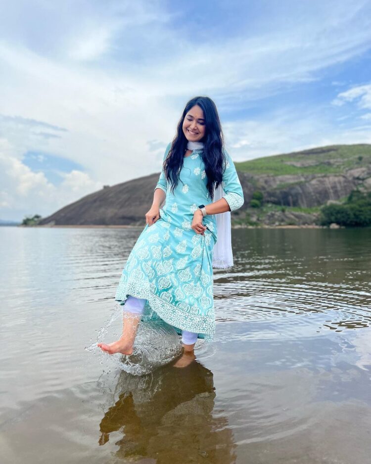 mokshitha pai feet 6