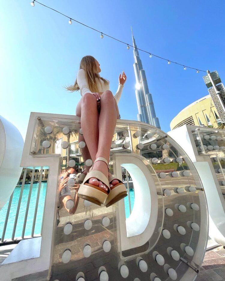 molly carlson feet 3