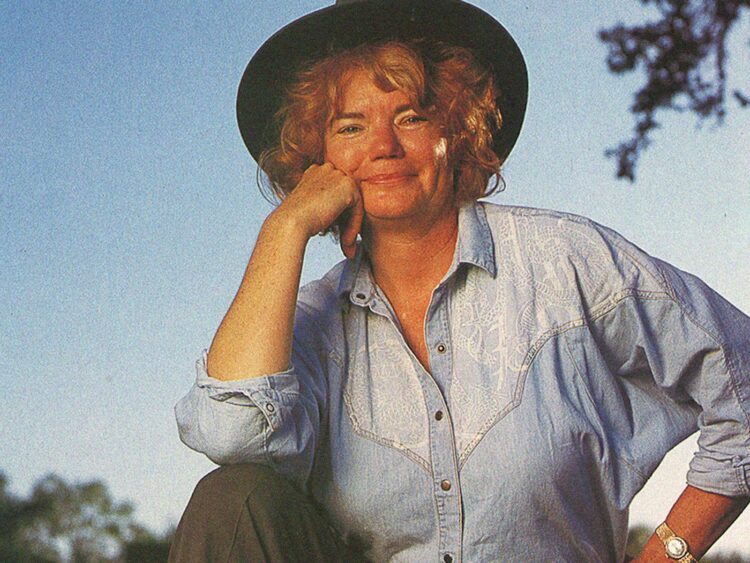 molly ivins feet 6