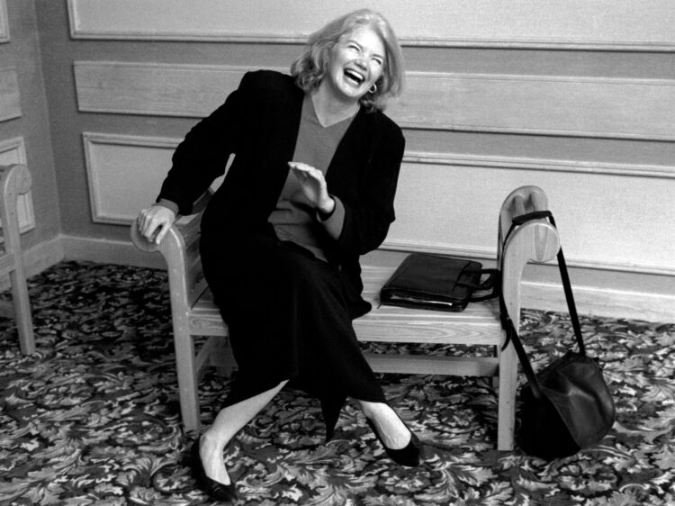 molly ivins feet scaled