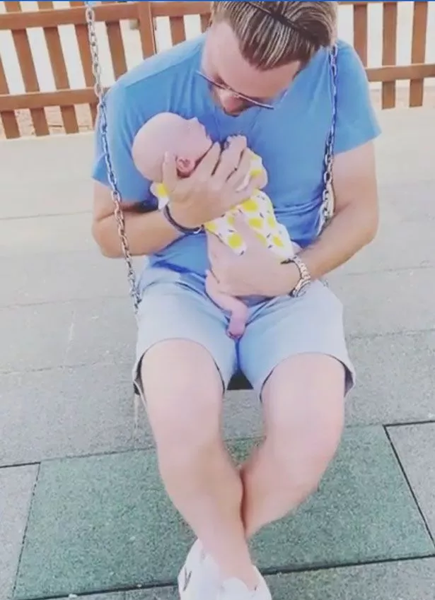 molly mcfadden feet 3