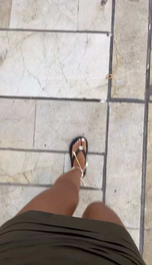 molly mcfarlane feet