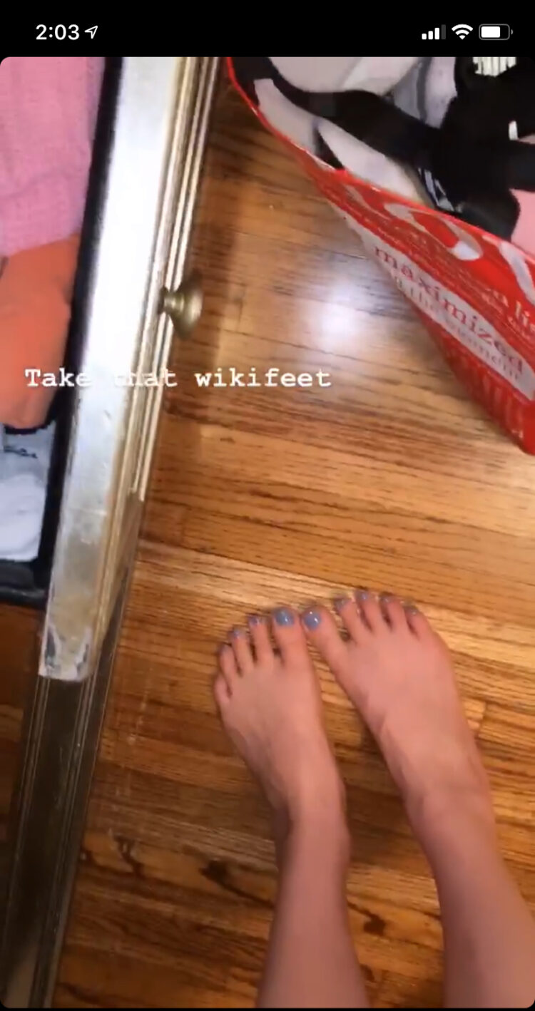 molly tarlov feet