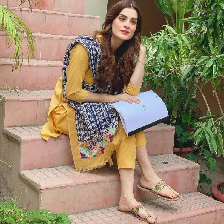 momina duraid feet 4