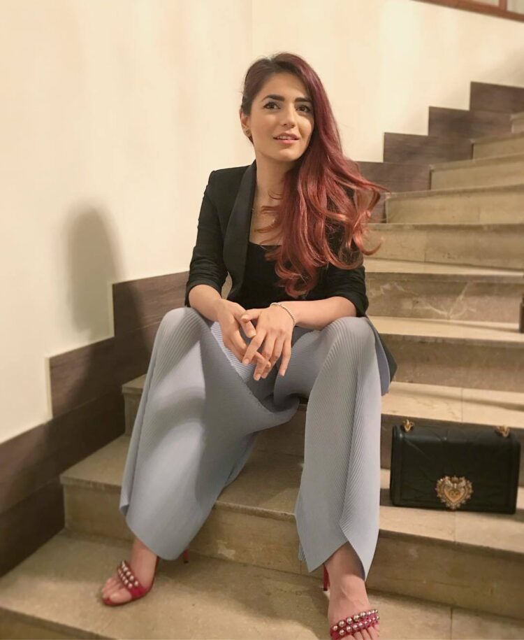 momina mustehsan feet 3