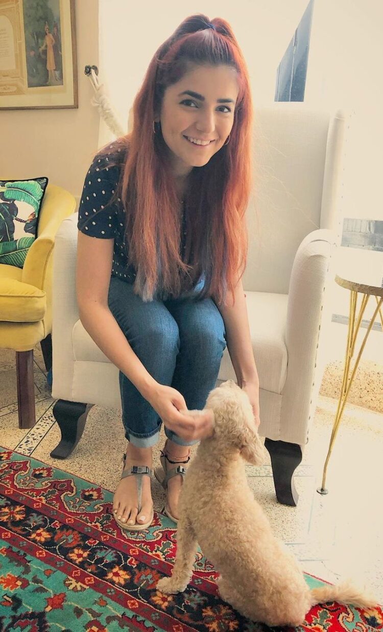 momina mustehsan feet 6