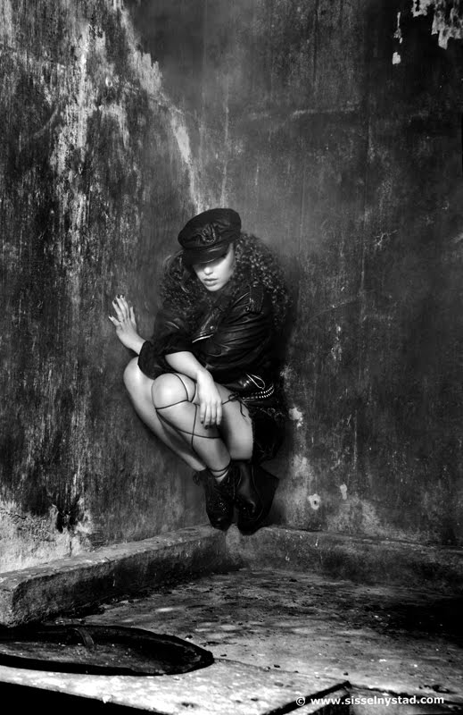 mona jeanette berntsen feet 5