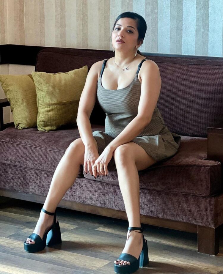 mona lisa biswas feet 5