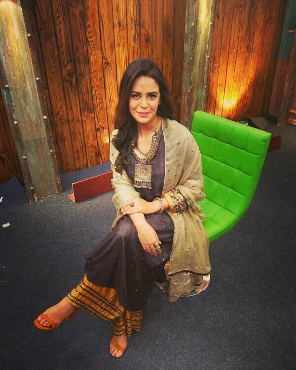 mona singh feet 1