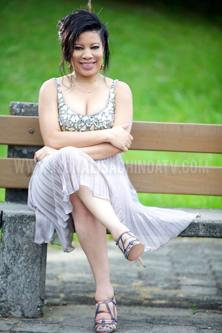 monalisa chinda feet 6