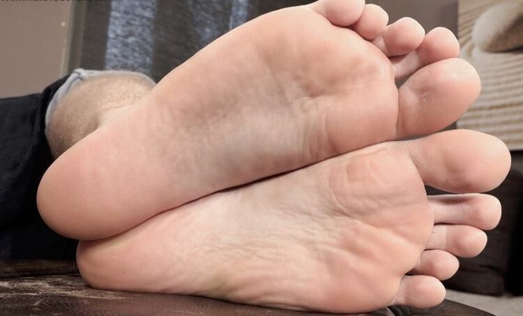 moneth chio feet 1