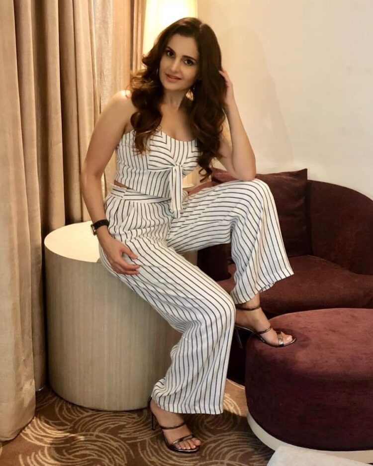 monica bedi feet