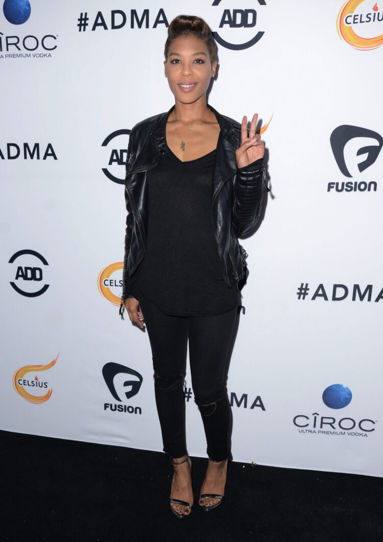 moniece slaughter feet scaled