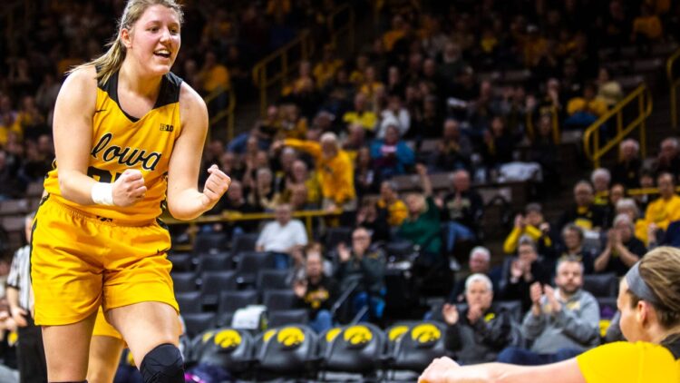 monika czinano feet 3