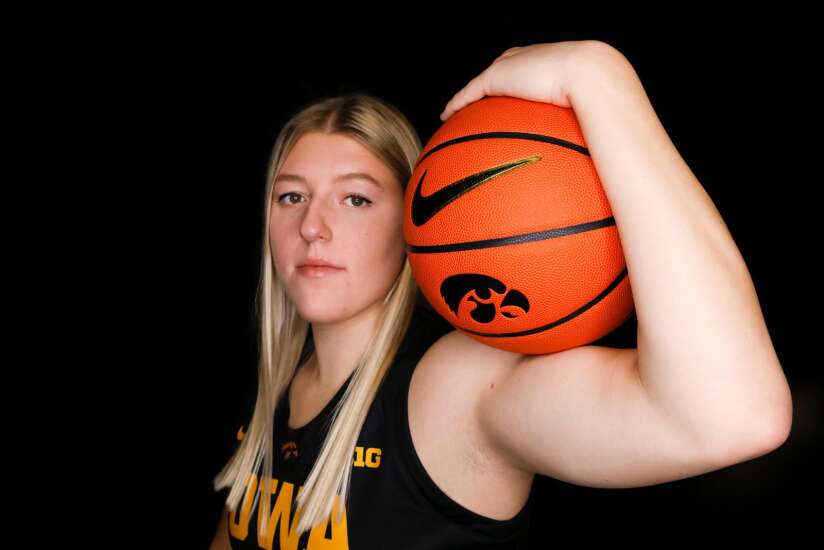 monika czinano feet 4