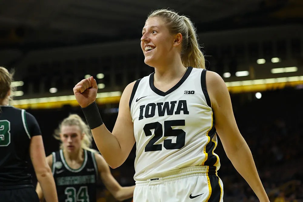 monika czinano feet 5