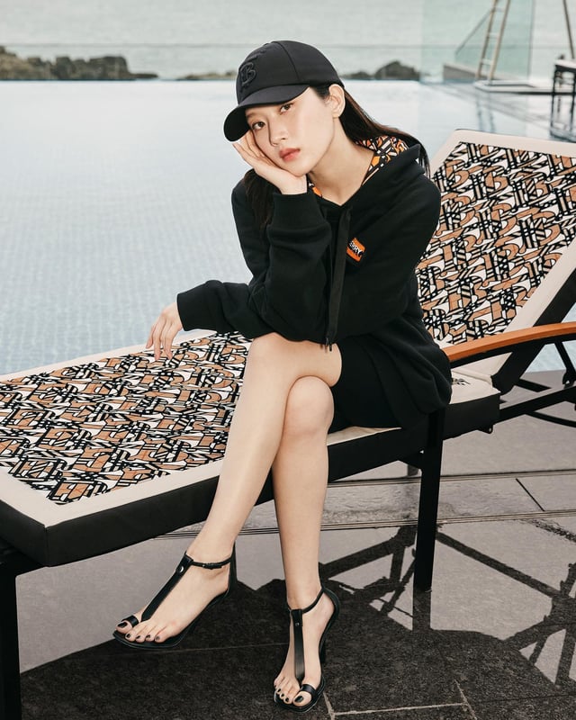 moon ga young feet