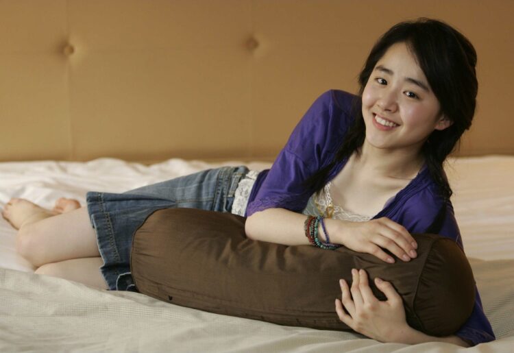 moon geun young feet