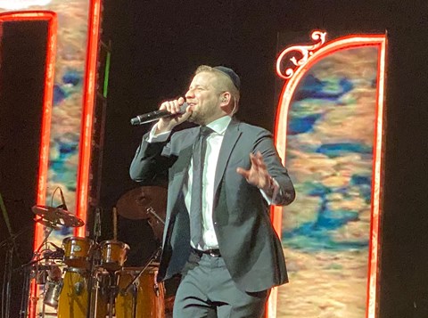 mordechai shapiro feet 4