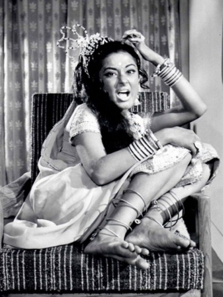 moushumi chatterjee feet 3