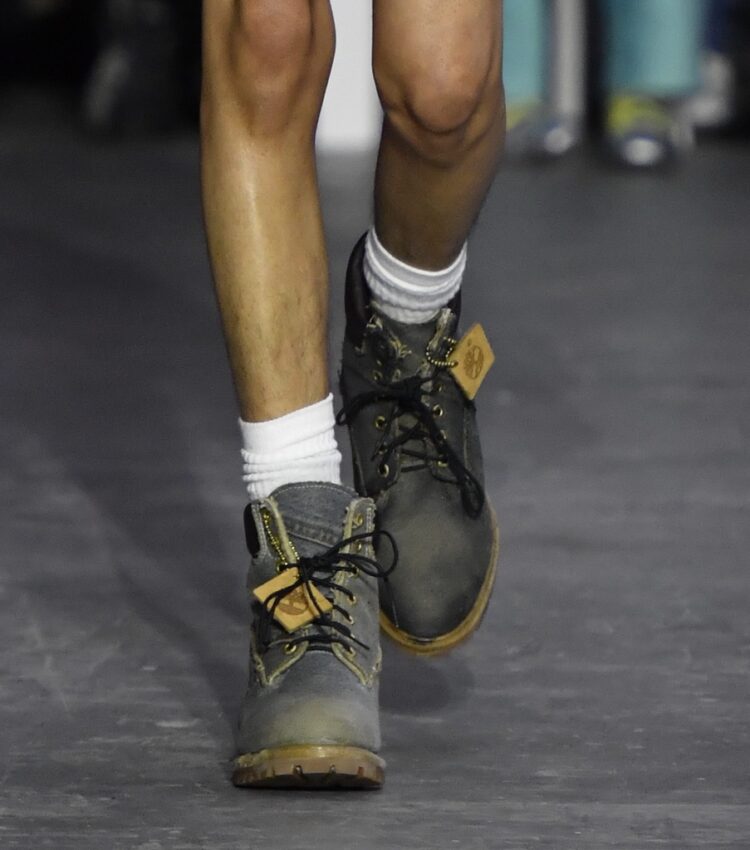 mowalola ogunlesi feet 4