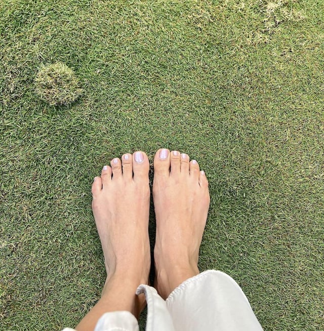 mrunal thakur feet 1