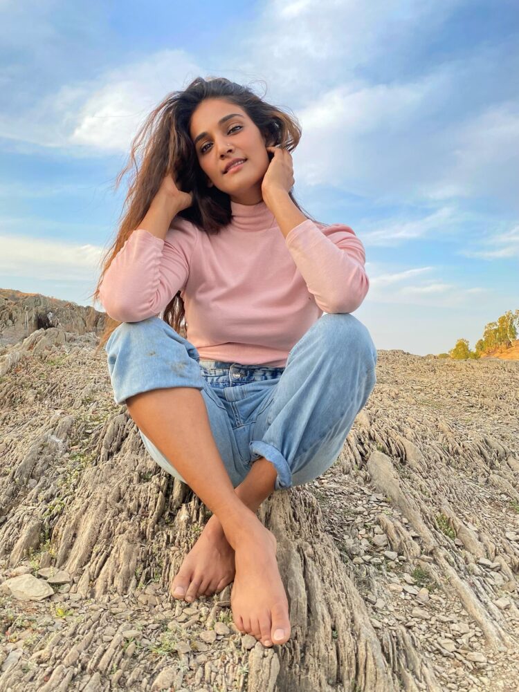 mukti mohan feet 2
