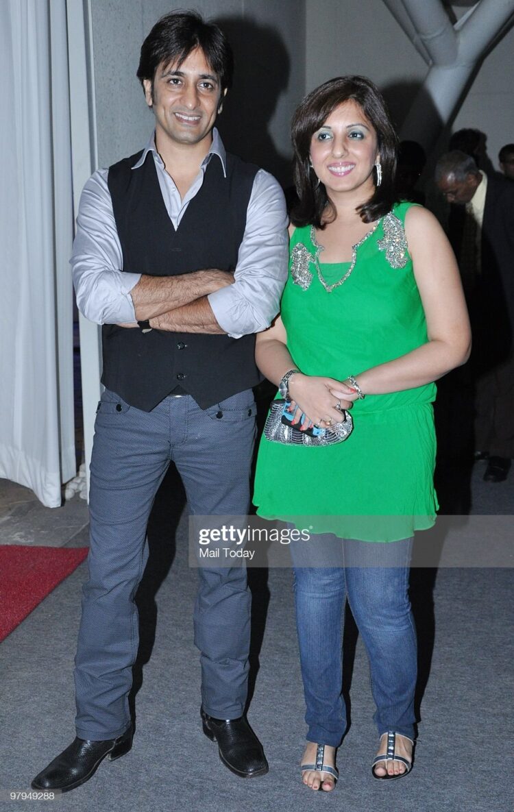 munisha khatwani feet 5