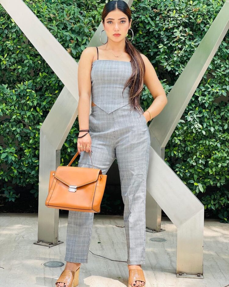 muskan sharma feet 2