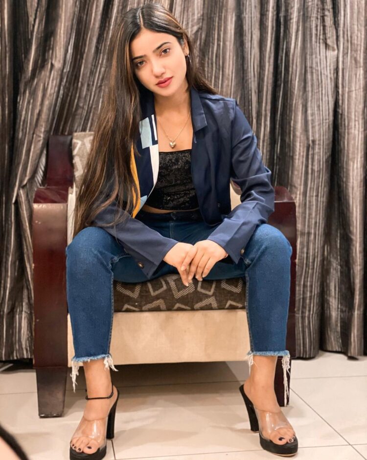 muskan sharma feet 3