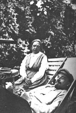 nadezhda krupskaya feet