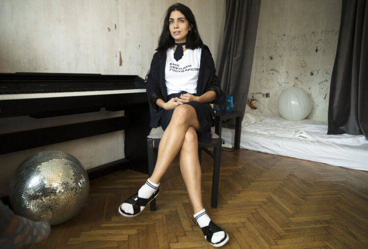 nadezhda tolokonnikova feet