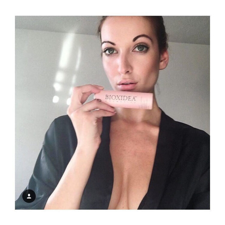 nadia almualem feet 5