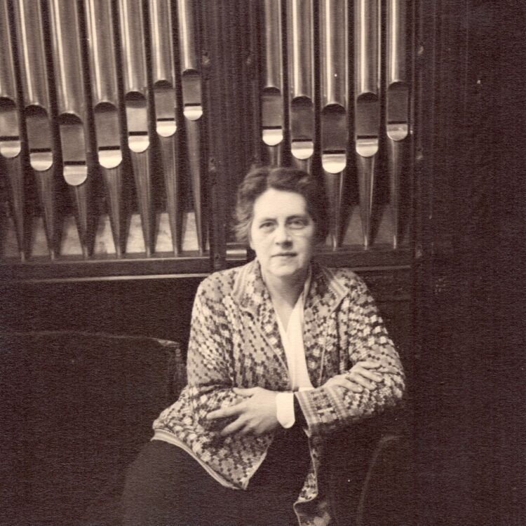 nadia boulanger feet