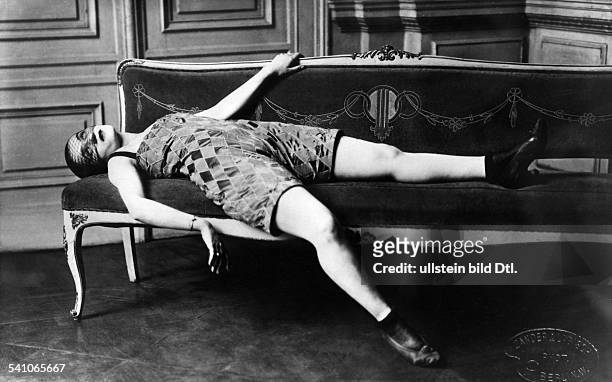 nadia centoni feet 4