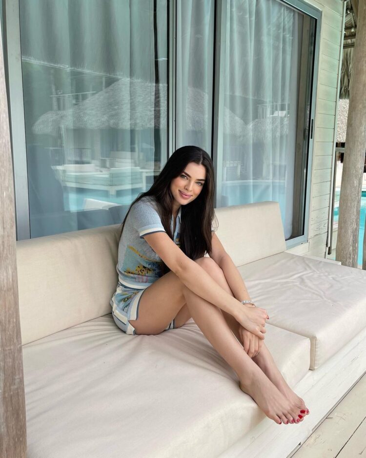 nadia ferreira ️ feet