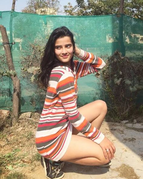 nadiyah shahab feet 3