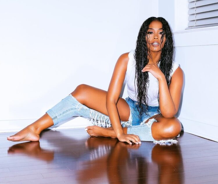 nafessa williams feet 2